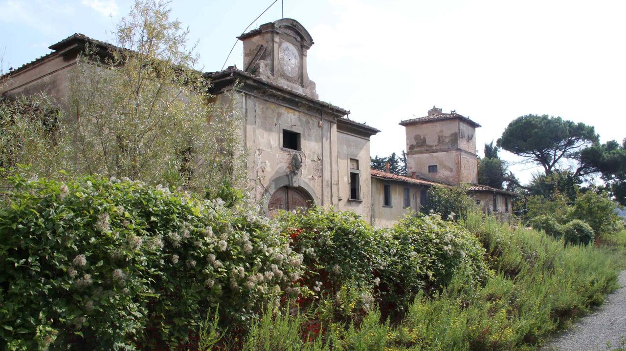 La Fattoria Medicea degrata alle Cascine di Tavola