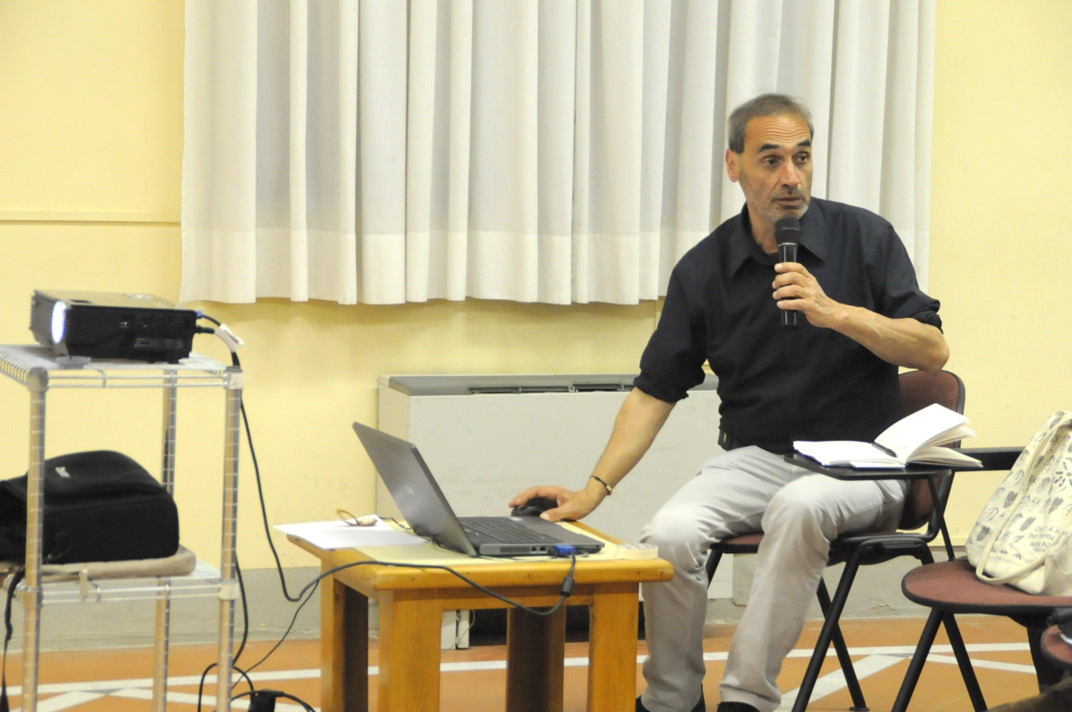 Fabio Lucchesi durante un forum del Tirreno