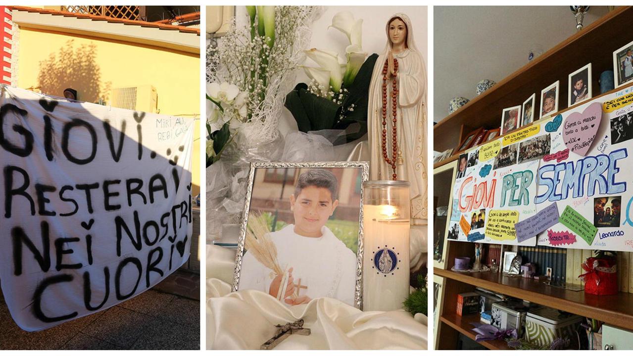 Gli striscioni e l'altare a casa della famiglia Locci (Foto Agenzia Carlo Sestini)