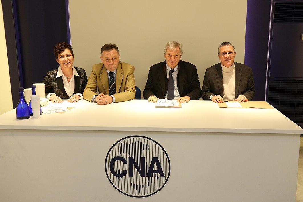La presentazione dell'accordo nella sede della Cna (foto agenzia Carlo Sestini)