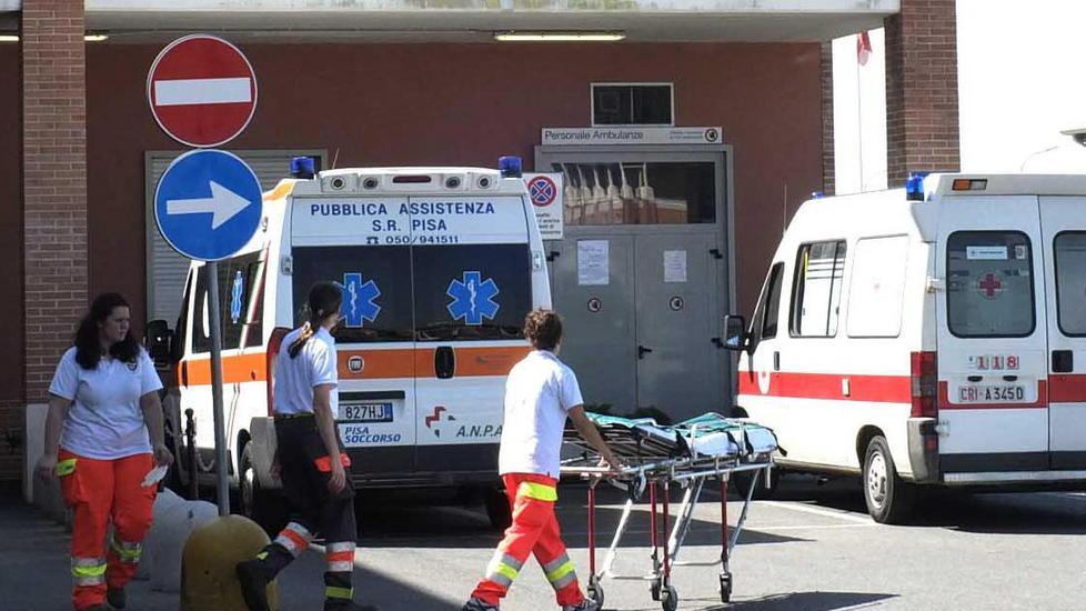 Sbaglia bottiglia e beve detersivo da bucato