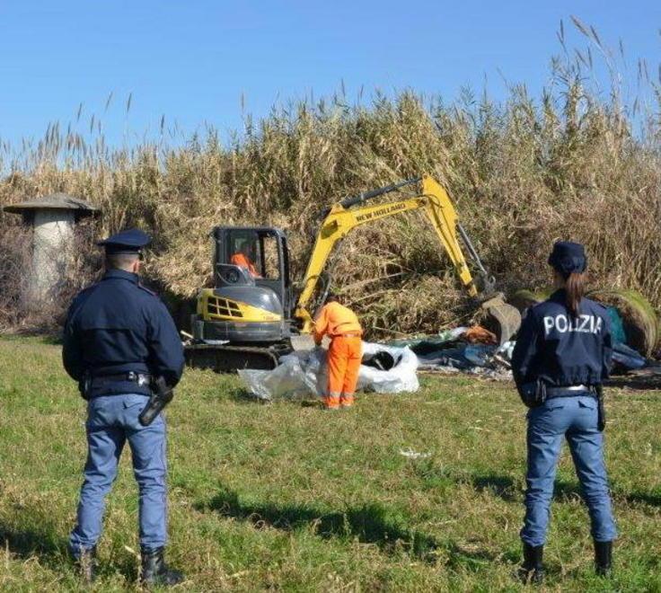 Baracche e pregiudicati nel campo smantellato 