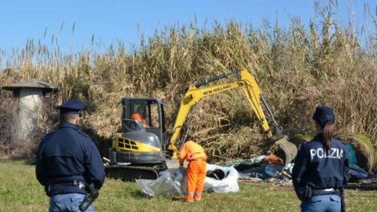 Baracche e pregiudicati nel campo smantellato
