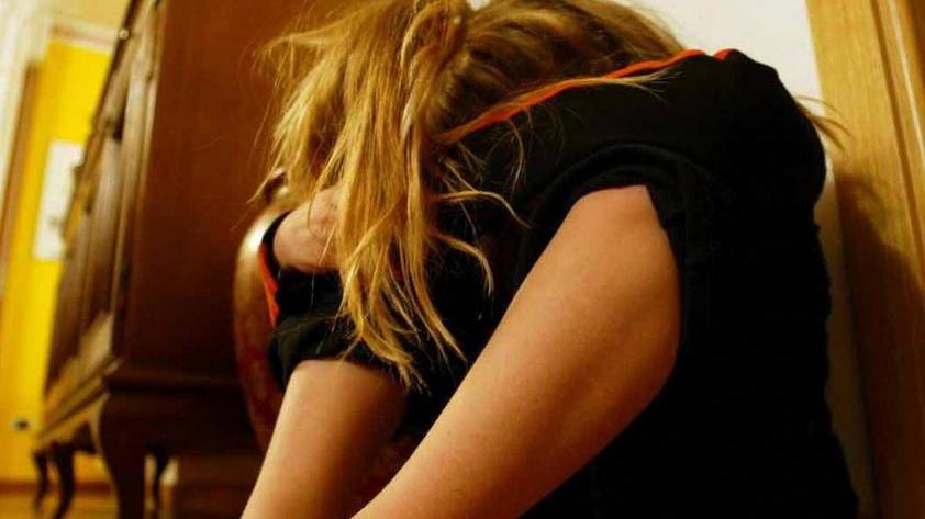 Adescò e violentò ragazzina, condannato