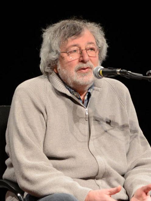 Guccini parla delle sue canzoni 