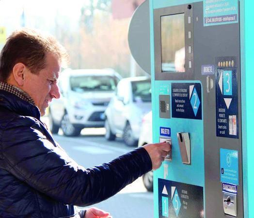 Caro parcheggi all'ospedale, rabbia quotidiana: «Dobbiamo versare la gabella sul dolore» 