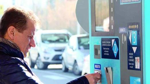 Caro parcheggi all'ospedale, rabbia quotidiana: «Dobbiamo versare la gabella sul dolore»