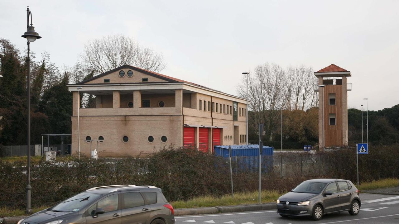 La caserma dei vigili del fuoco a Pietrasanta