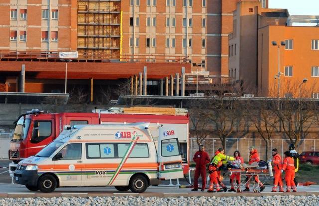 La corsa dei soccorritori verso l'ospedale