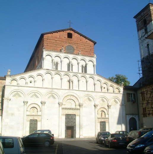 Religiosi davanti al giudice per una porta 