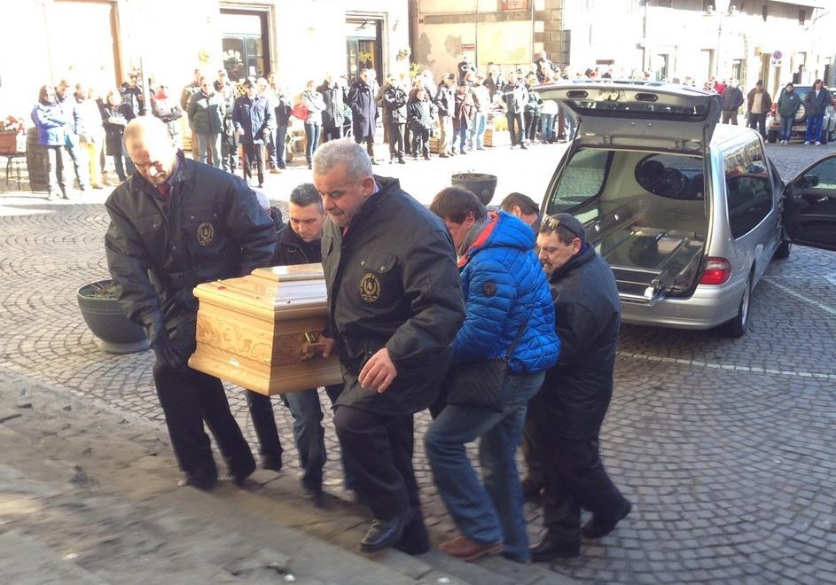 Chiesa gremita e commozione per l’addio a Maurizio Savini 
