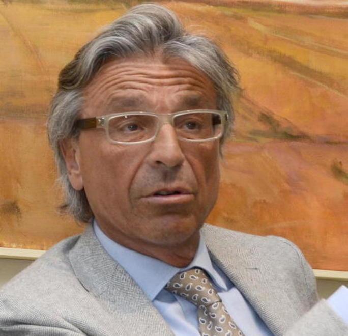 Prende per il collo il suo direttore Condannato a 2 mesi 