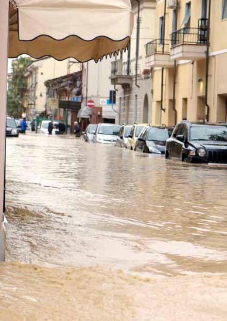 Gli alluvionati: «Pulite dal fango anche Marina ovest»