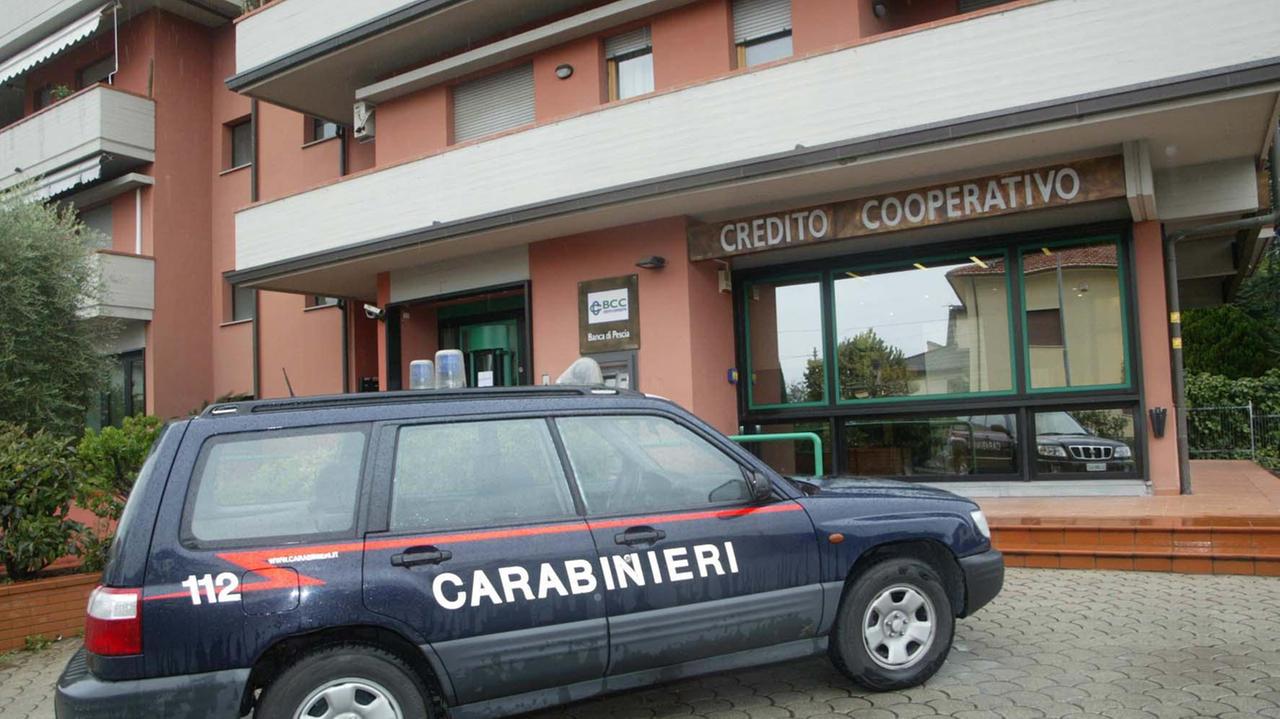 Una pattuglia dei carabinieri di Buggiano (foto archivio)