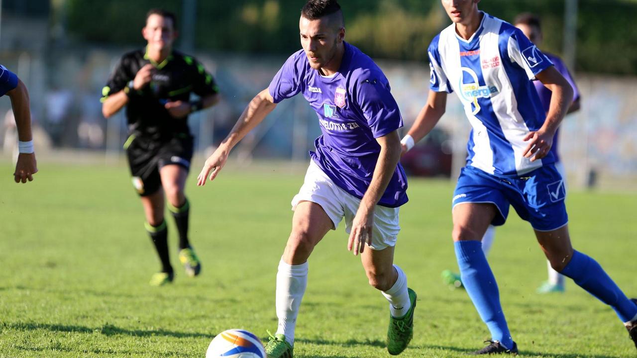 Un'immagine del derby Larcianese-Montecatini Valdinievole (Foto Nucci)