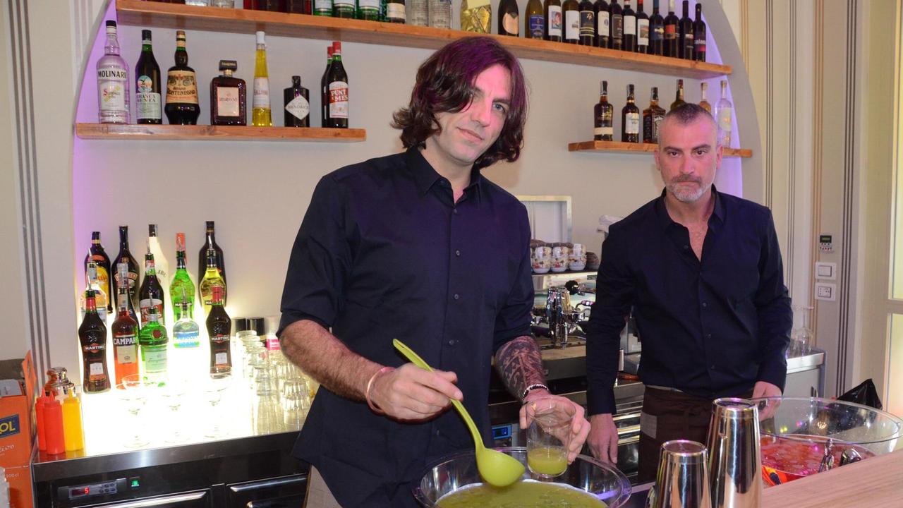 Sirio e Giacomo all'interno del loro locale pochi minuti prima dell'inaugurazione (foto Bf)