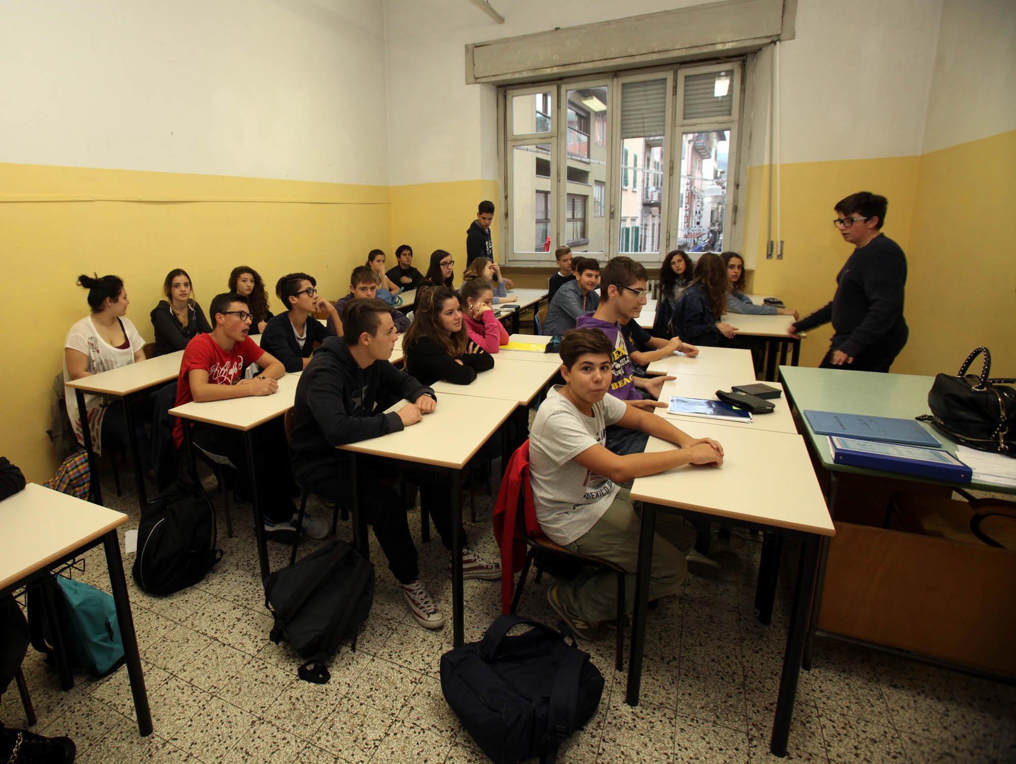Studenti dlel'Alberghiero in una classe della nuova succursale di via Garibaldi (Foto Nucci)