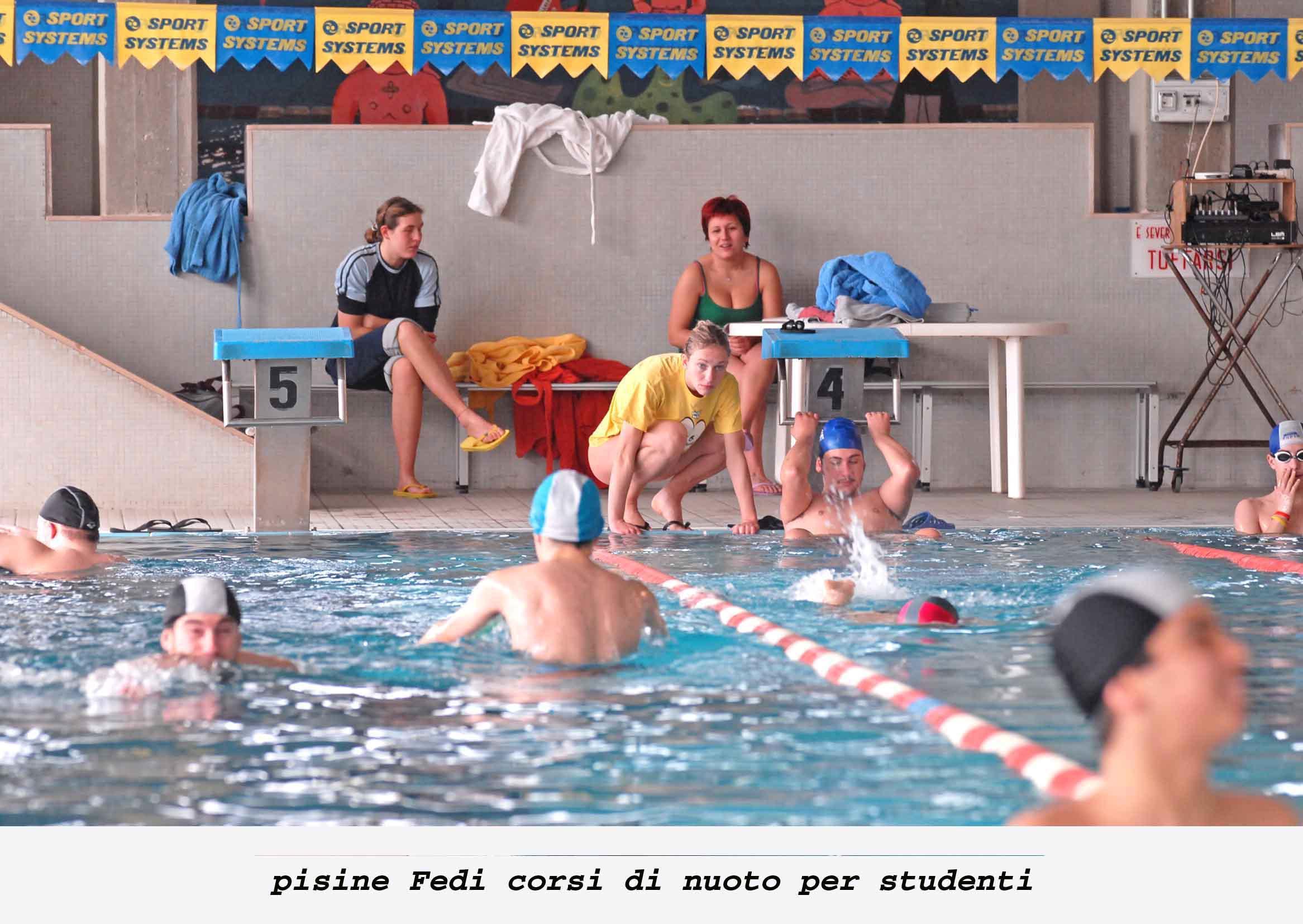 Un corso di nuoto alla piscina Fedi (foto Gori)