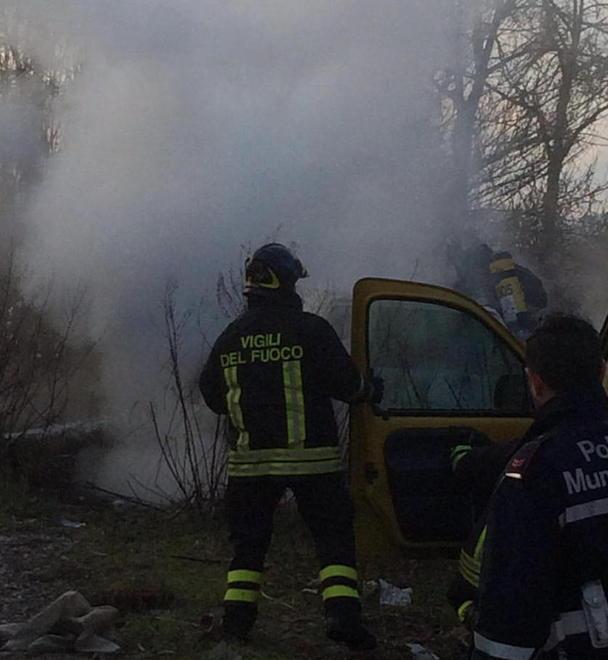 Dopo il rogo scattano i controlli 