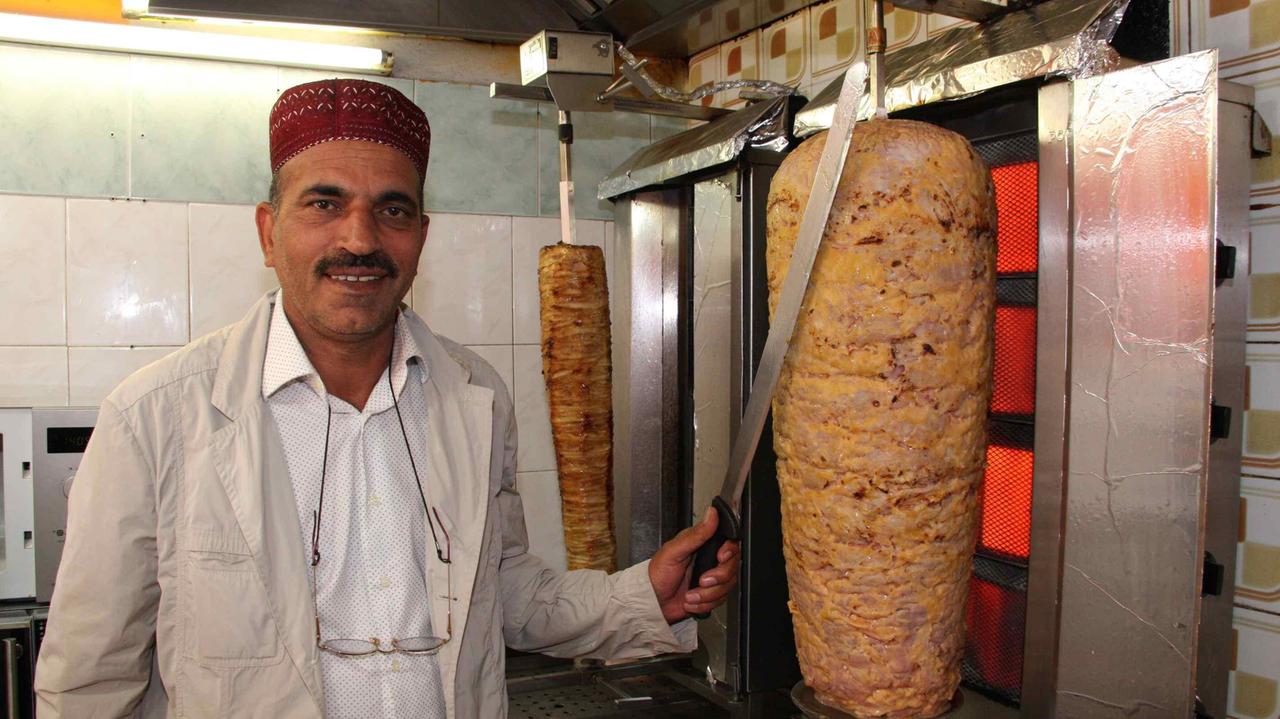Farid Ghulam nel suo kebab di via Santa Trinita
