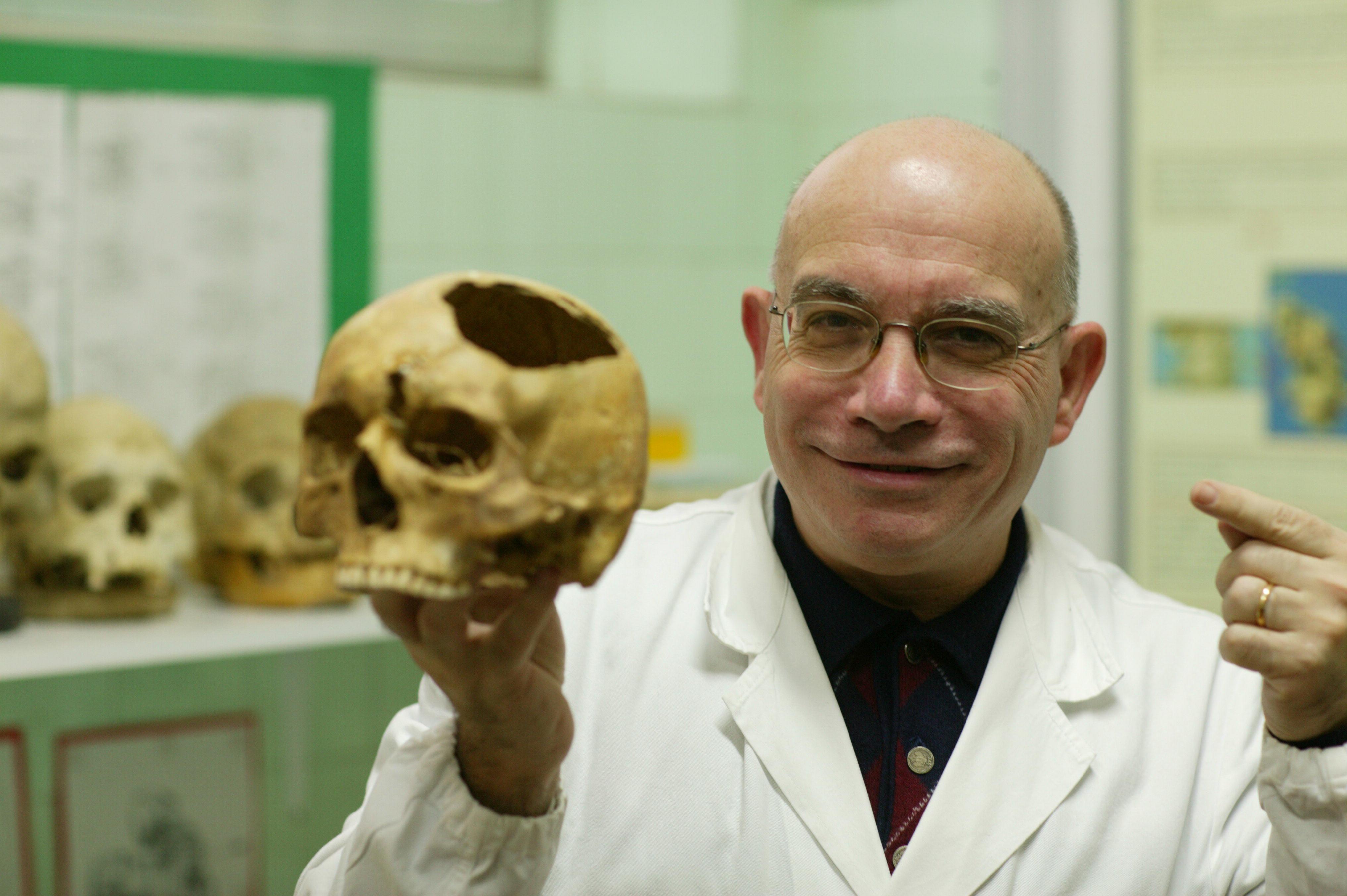 Il professor Gino Fornaciari