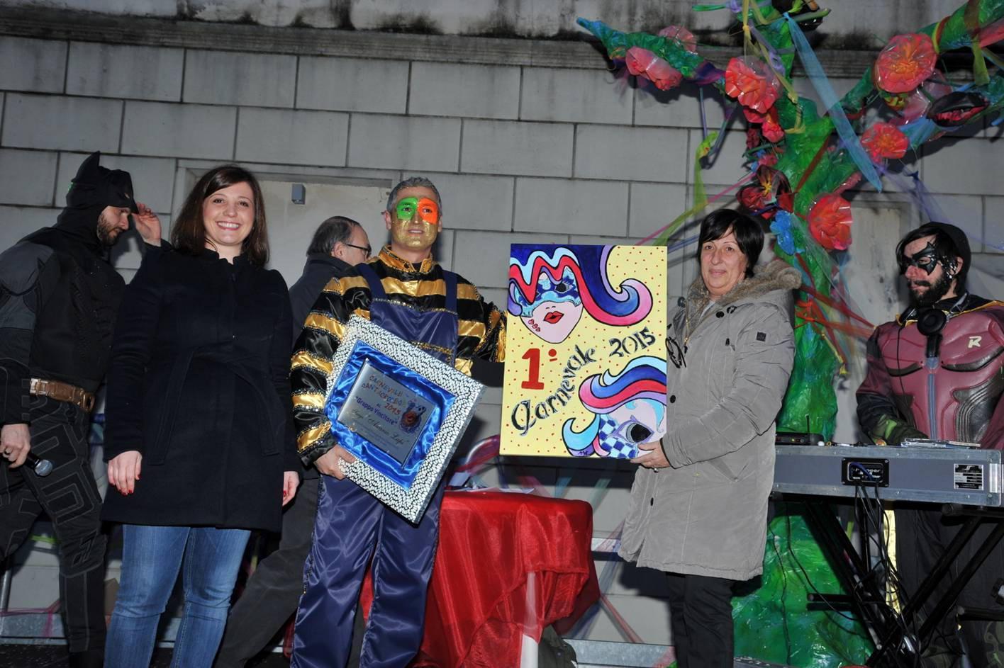 La premiazione degli "Spensierati" come miglior gruppo dell'anno (foto Elle)