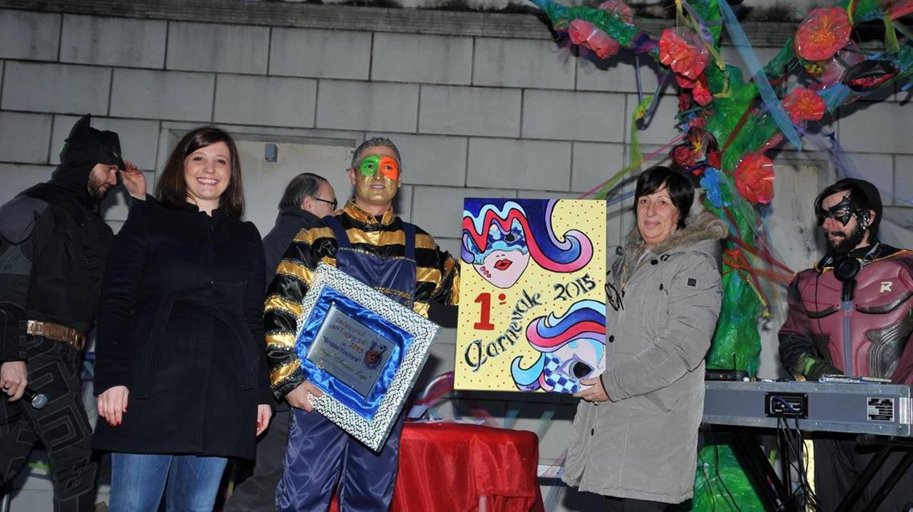 La premiazione degli "Spensierati" come miglior gruppo dell'anno (foto Elle)