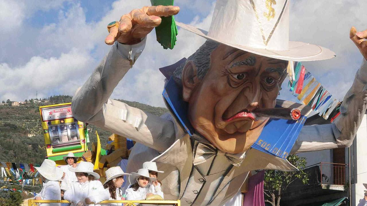Il carro con il quale il Pollino ha trionfato nell'edizione 2015 del Carnevale
