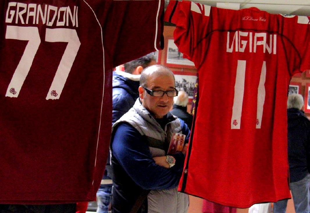 L'esposizione di maglie, cimeli e ricordi della squadra amaranto (Marzi Pentafoto)