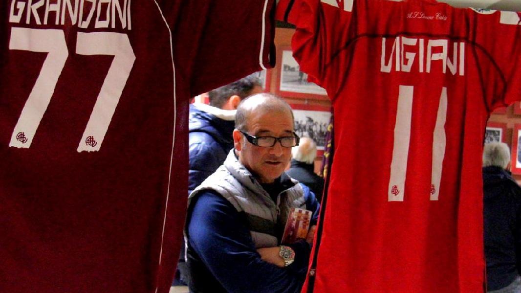 L'esposizione di maglie, cimeli e ricordi della squadra amaranto (Marzi Pentafoto)
