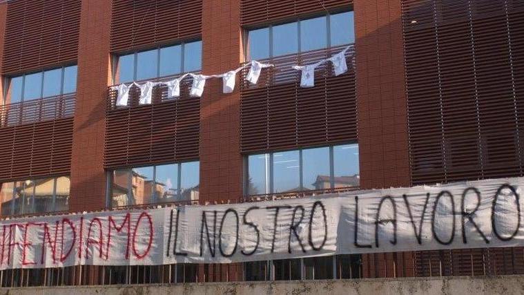 Biotech licenzia tutti, occupata la sede