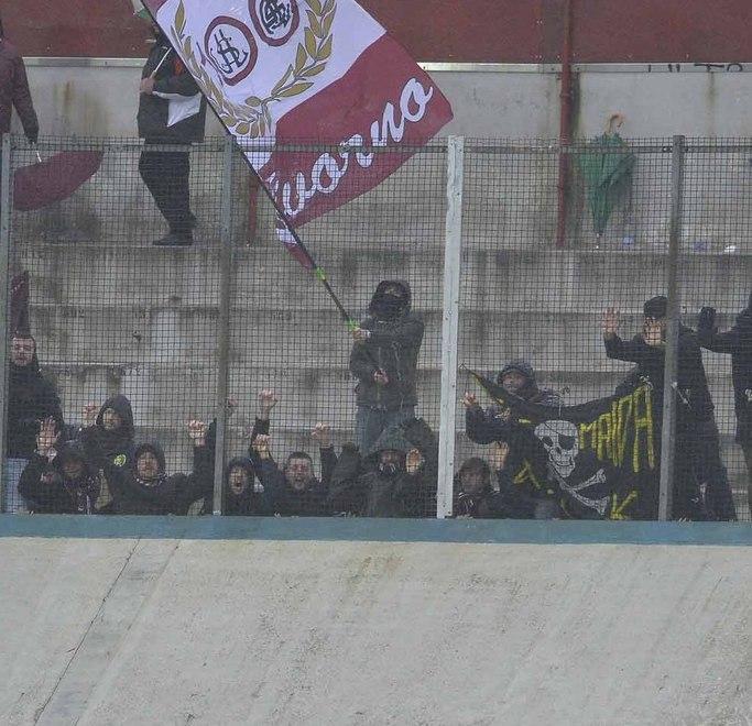 Alla fine è festa per i 130 tifosi allo stadio Ossola