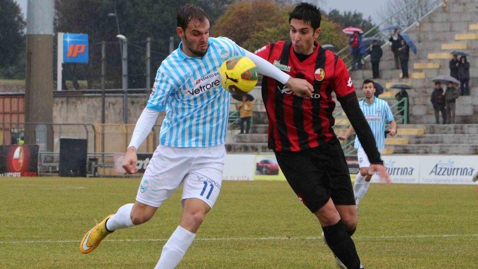 Il patron: «Manca il goleador, meglio il basket»