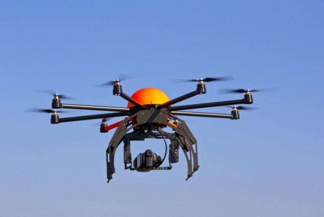 Un drone in azione: tecnologia protagonista a Carrarafiere