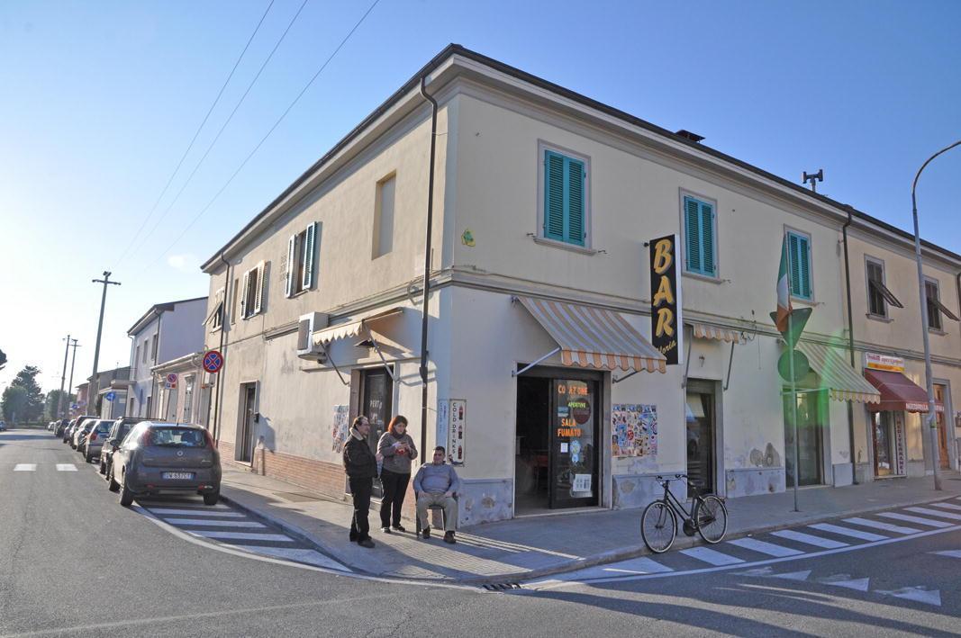 L'esterno del bar Gloria