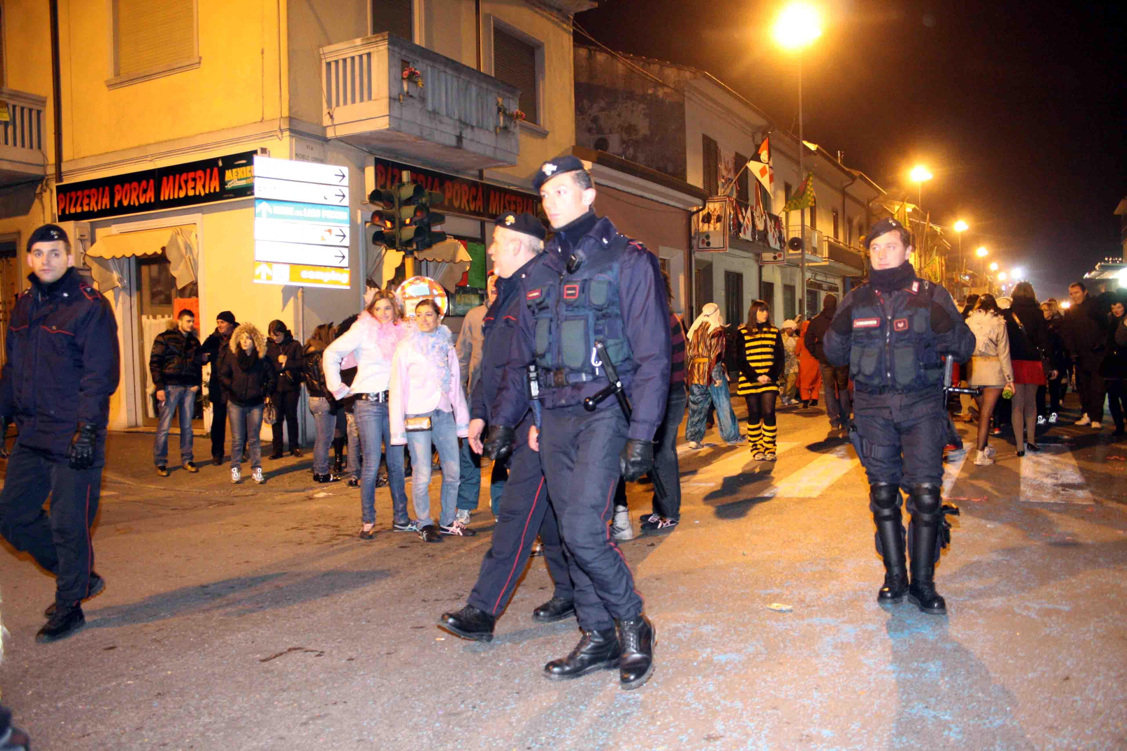 Controlli dei carabinieri al Carnevale