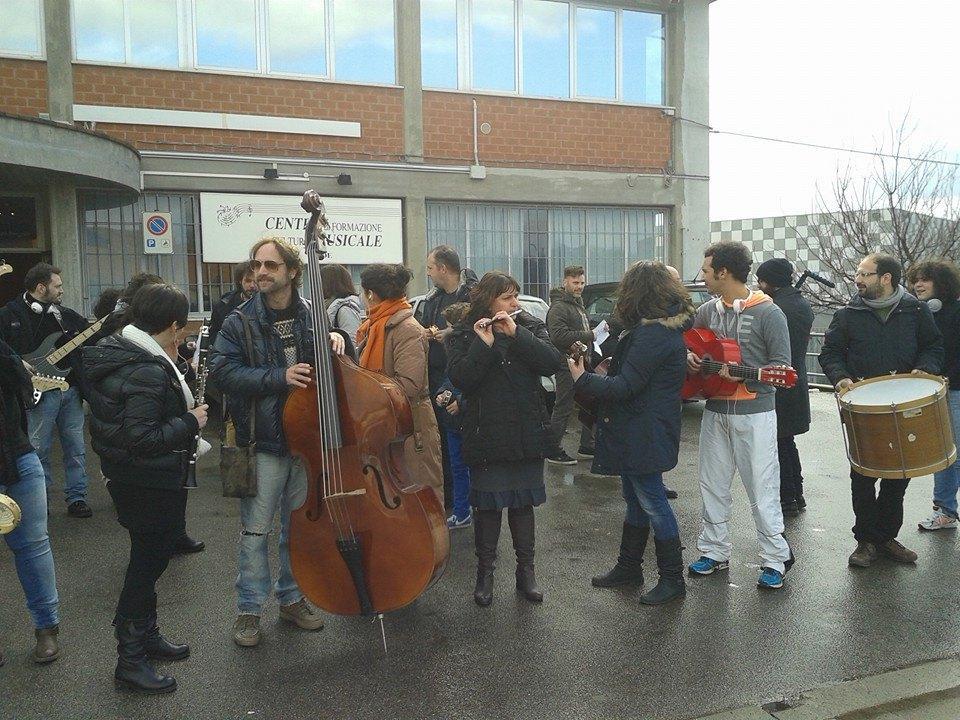 Una delle manifestazioni alla scuola di Sovigliana