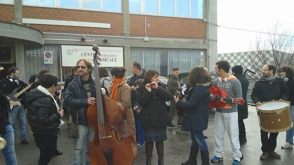 Una delle manifestazioni alla scuola di Sovigliana