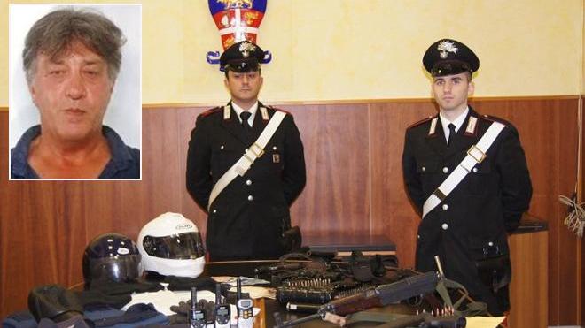 Le armi sequestrate dai carabinieri e Giovanni Misso