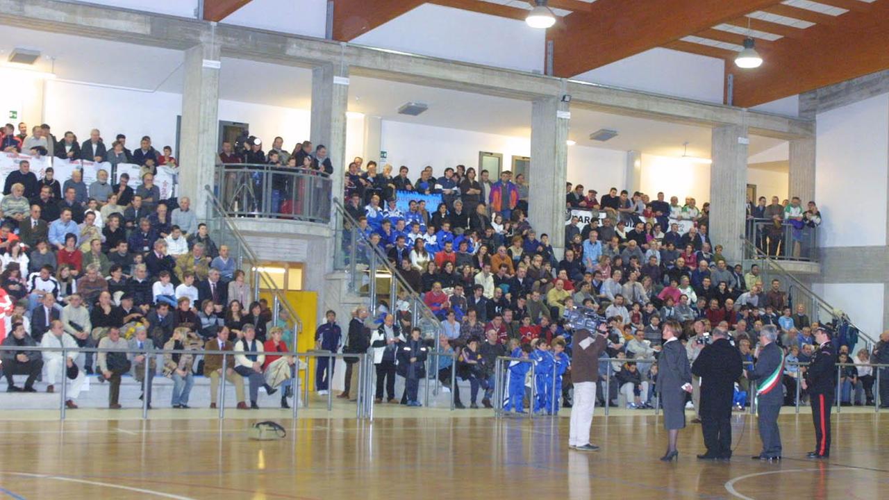 Furto e atti vandalici al Palaenza