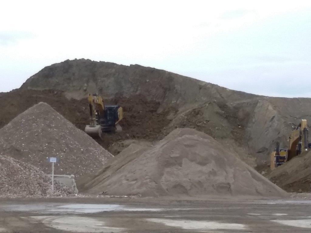 Pale in azione alla Varvarito in via del Ferro a San Giorgio a Colonica