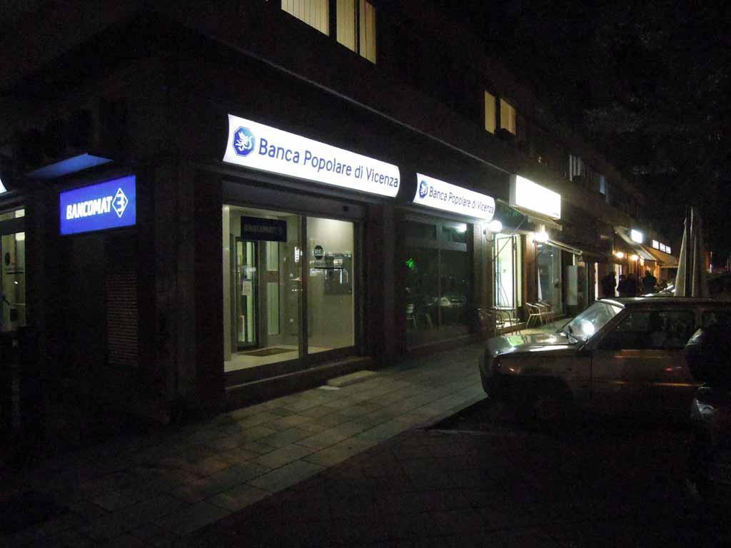 La Banca Popolare di Vicenza, filiale di Carrara-Avenza