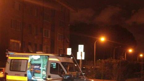 Barricato con un coltello minaccia di uccidersi