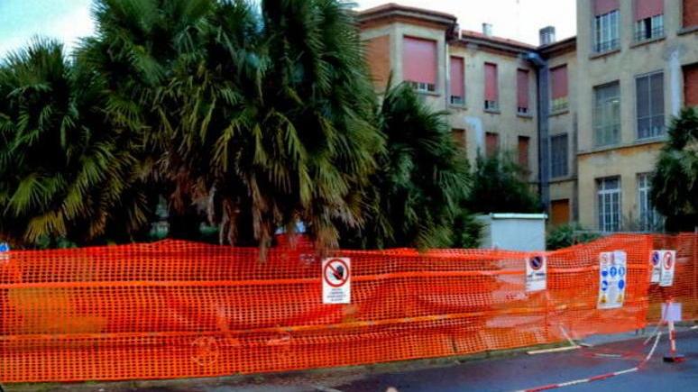 Dal cantiere infinito e abbandonato alle crepe nelle stanze dei malati