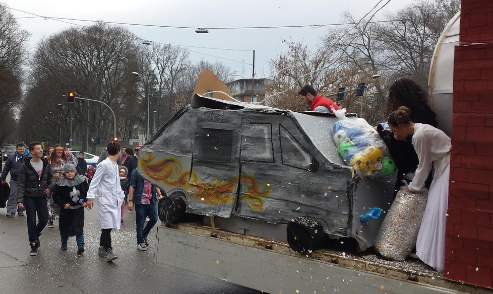 Il corteo dal Grattacielo a Sambe