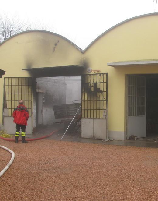 Paura nella notte, brucia un’azienda 
