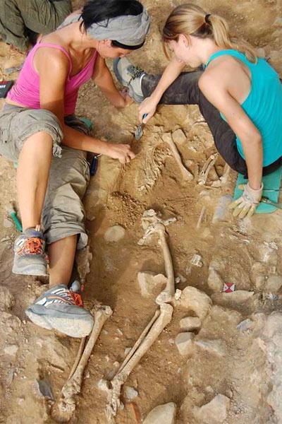 Fra quegli scheletri si nasconde un killer chiamato colera 