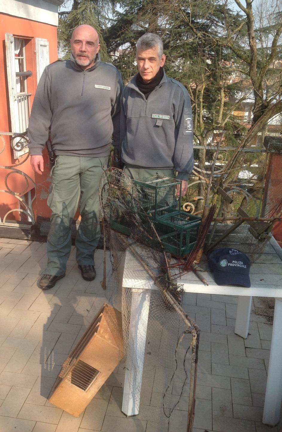 Caccia illecita agli uccelli, sequestrate alcune trappole