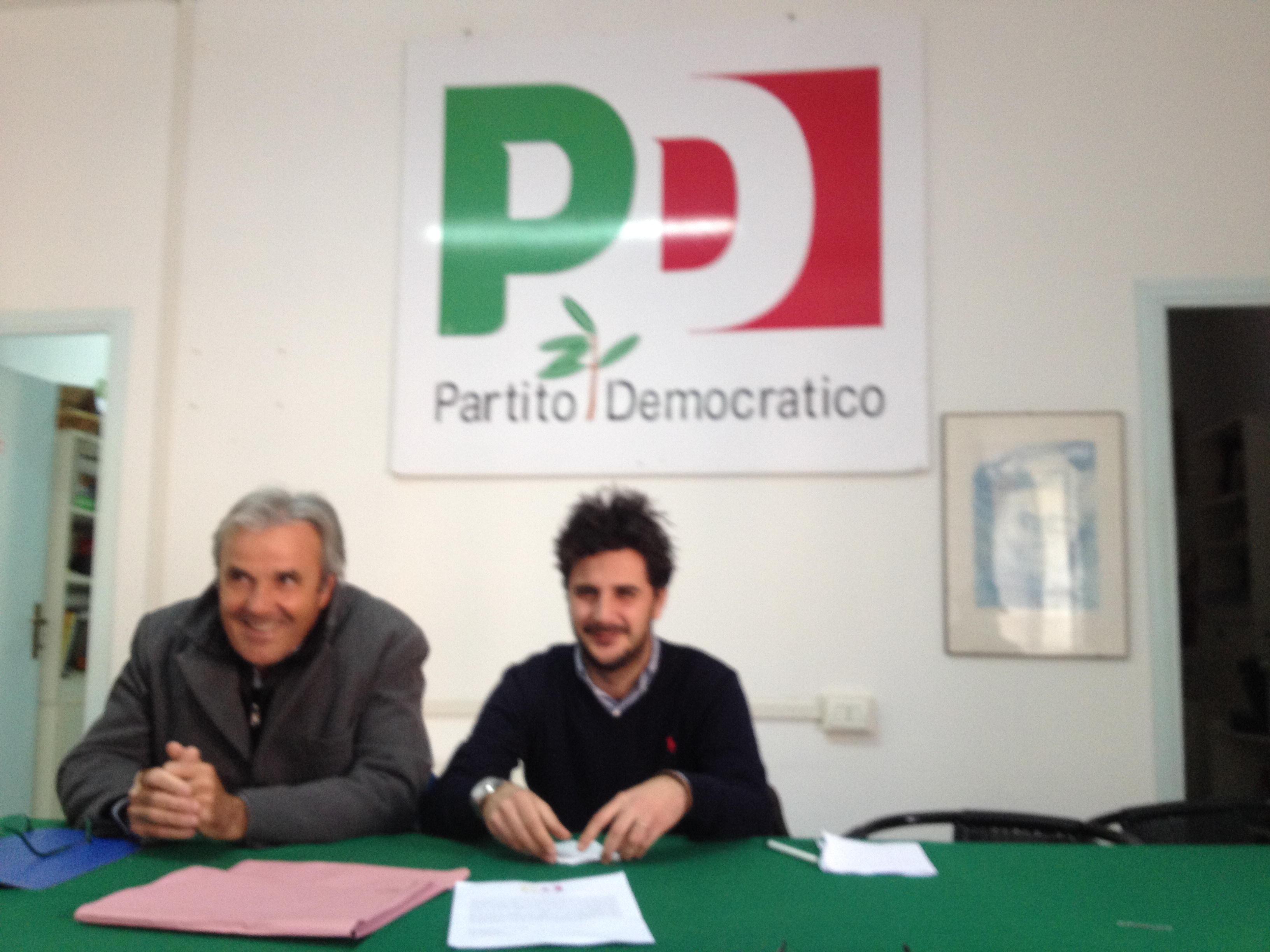 Federico Zini (a destra) con il segeretario del circolo Pd di Portoferraio Paolo Andreoli