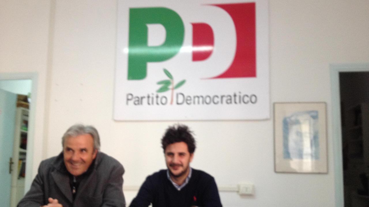 Federico Zini (a destra) con il segeretario del circolo Pd di Portoferraio Paolo Andreoli
